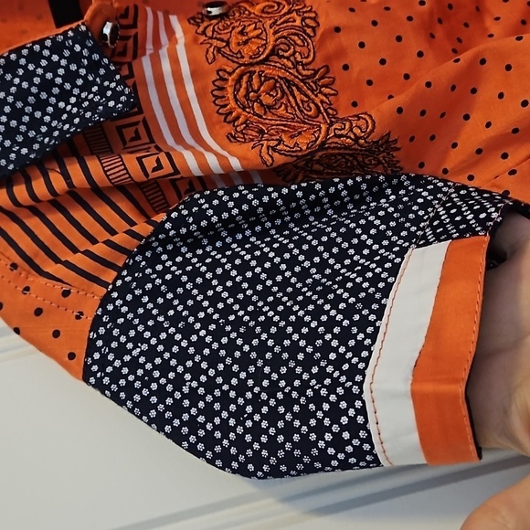 🩴Orange button down with design Size  2T Boy - Picture 4 of 5